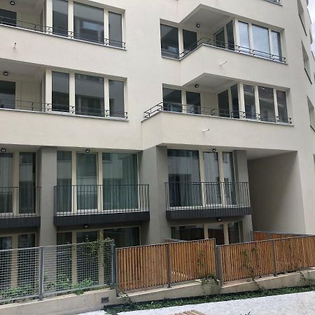 Luxury Apartment With Private Garden Praga Exterior foto